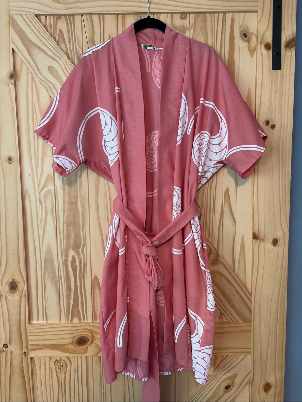 Vintage 1970s Caribbean Handprints Shell Pink Kimono Robe with Belt Size S